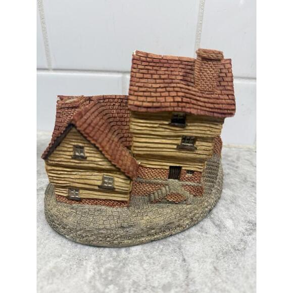 Vintage David Winter Hand painted Collectible: Market Street 1980. Pre-owned - Picture 5 of 5